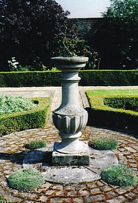 Linford Manor Pedestal